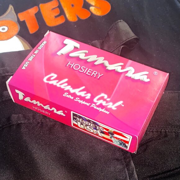 HOOTERS PRE-LOVED UNI - 2 TOPS BOOTIE SHORTS POUCH NAME TAG & NEW TAMARA TIGHTS - Picture 11 of 14